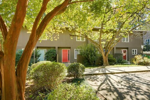 Апартаменты Raleigh Townhome ~ 12 Mi to Research Triangle Park в Роли