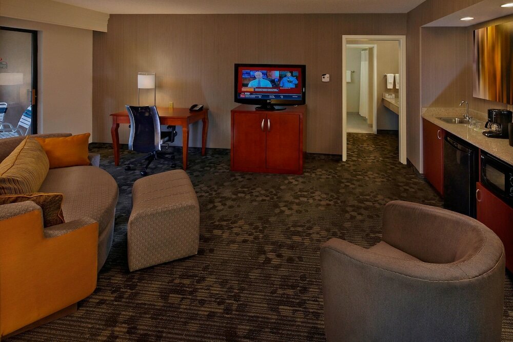 Фото Courtyard Marriott Providence Warwick