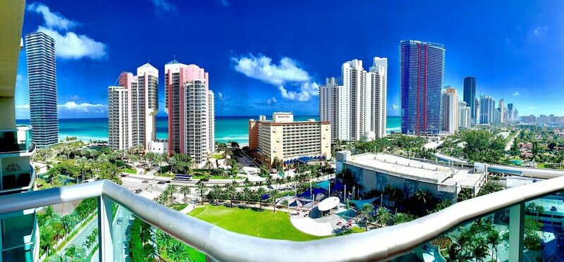Апартаменты Sunny Isles Suites