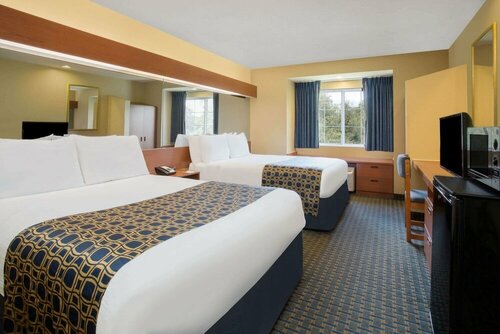 Гостиница Microtel Inn & Suites by Wyndham Leesburg/Mt Dora