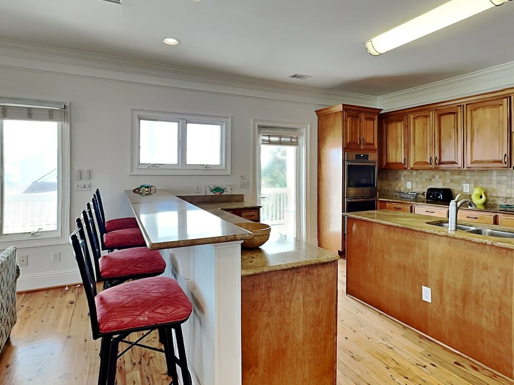 Фото 5 Oclock Somewhere