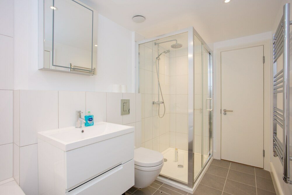 Фото Newly Refurbished Modern 3 Bedroom Apartment in Affluent Fulham