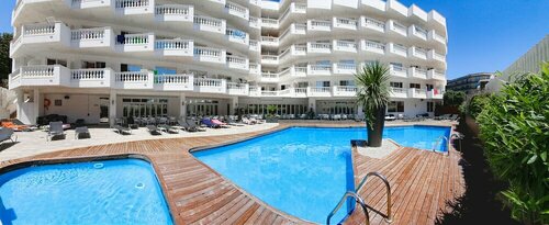 Внешний вид отеля Hotel Bernat II 4 Sup в Калелье, фото 1