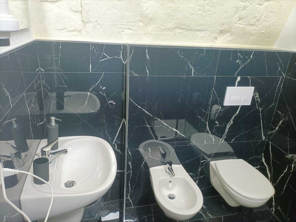 Фото Newhouse rooms black & white