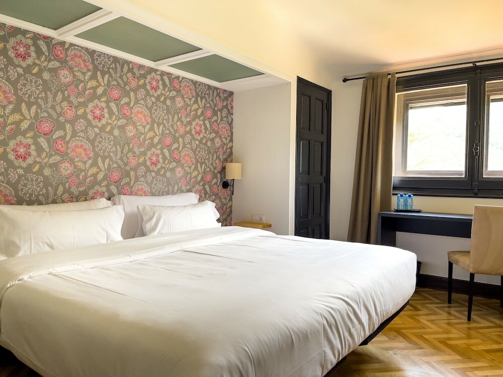 Фото Angelats Hotel