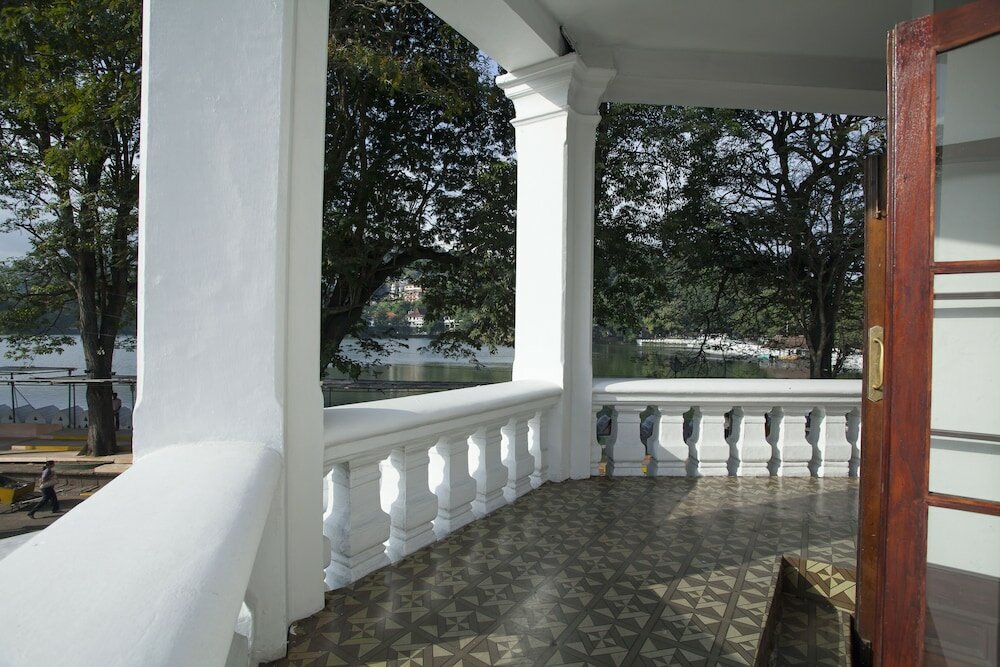 Фото Queen's Hotel