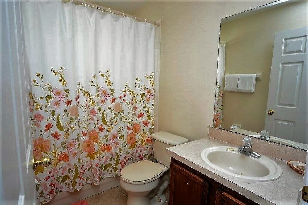 Фото 3 Bedroom Orlando Vacation Pool Home With Water View, Hot Tub, Games Room Near Disney!