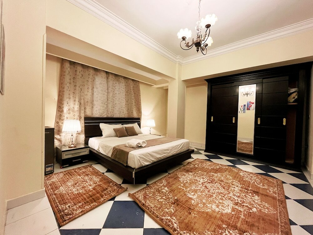 Фото Pyramids House