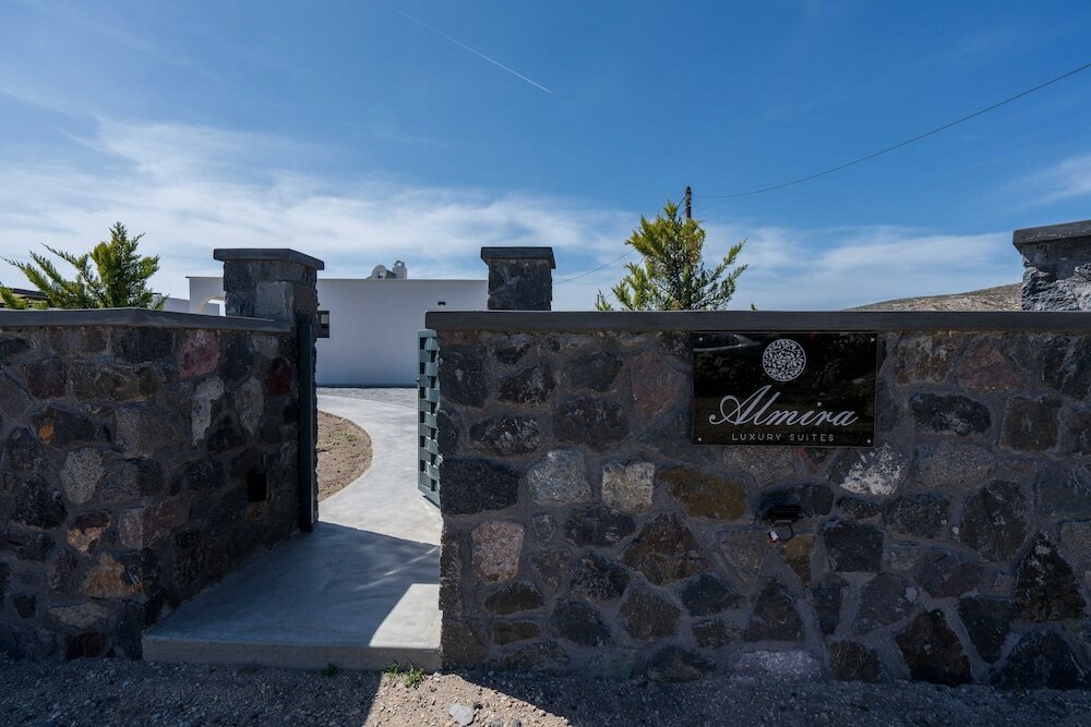 Фото Almira Luxury Suites