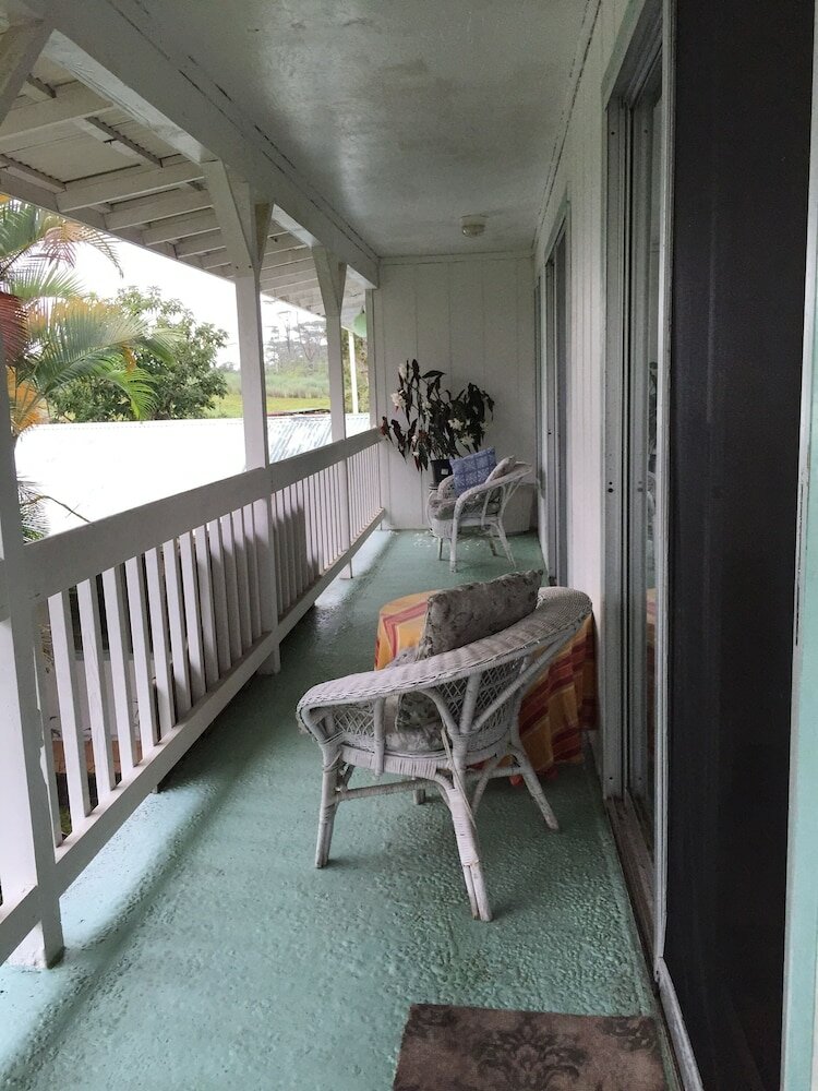 Фото Lava Tree Tropic Inn