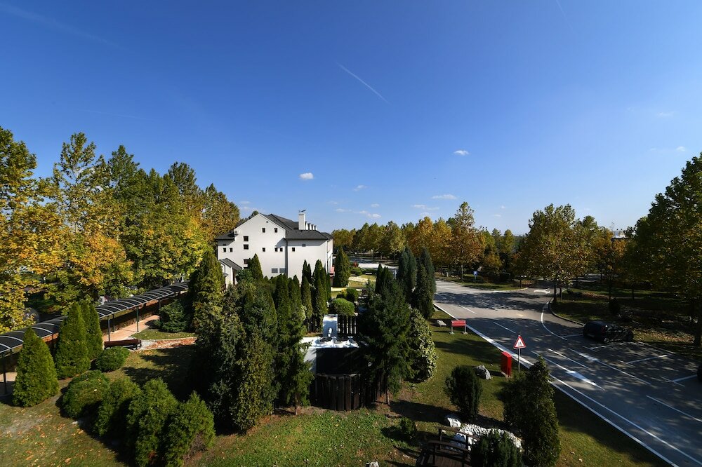 Фото Hotel Kovilovo