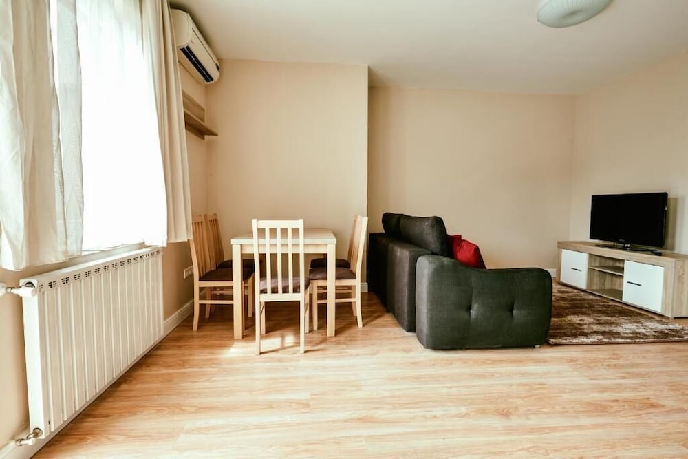 Фото Victoria Garden Apartments