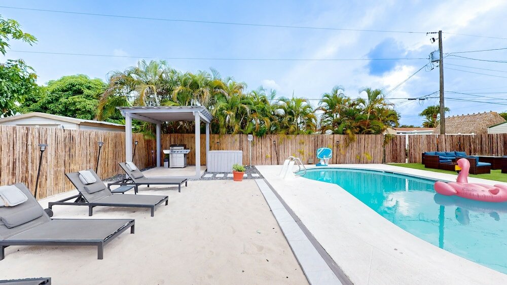 Фото Villa Camila 5br Luxury Home with Pool