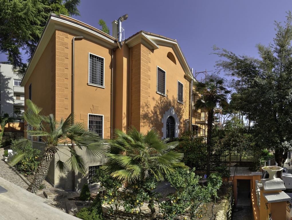 Фото отеля 2