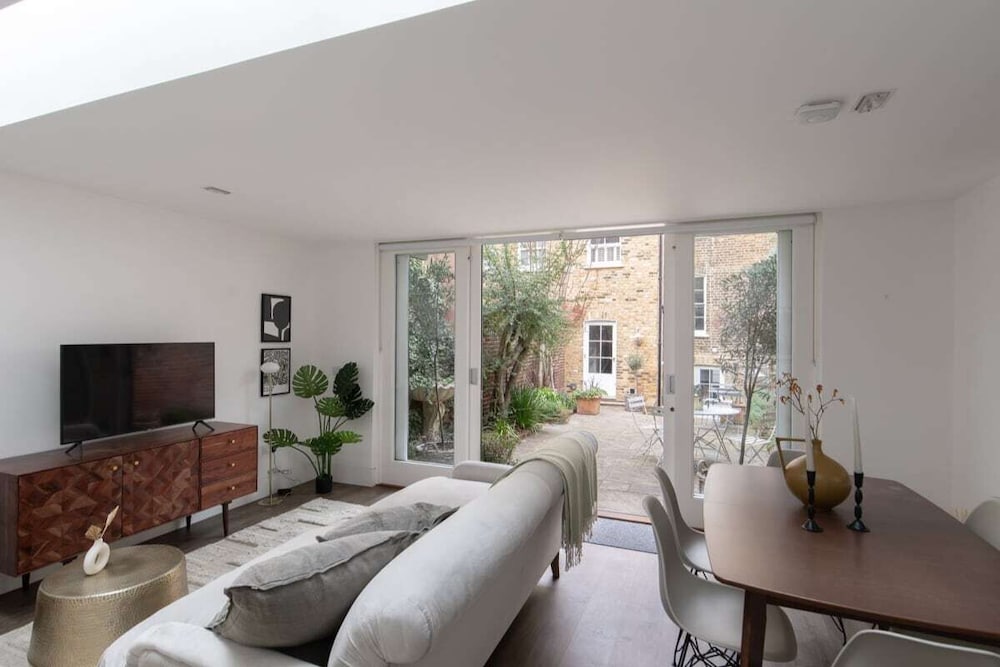 Фото The Southwark Arms - Glamorous 5bdr House With Garden