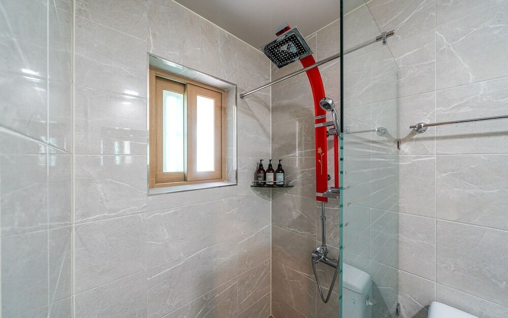 Фото Geojedo Jangseungpo Hotel Carara