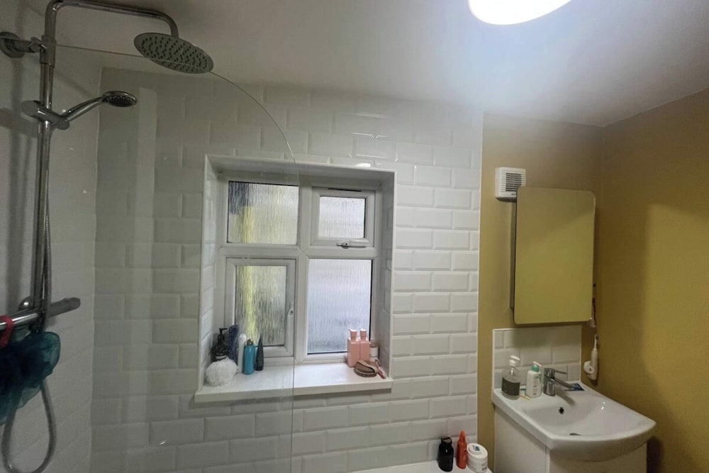 Фото Characterful 1bd Flat w Private Gym - Brockley