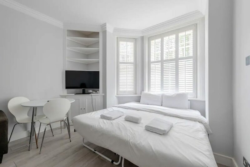 Гостиница Fantastically Located 1bd Flat, Knightsbridge в Лондоне