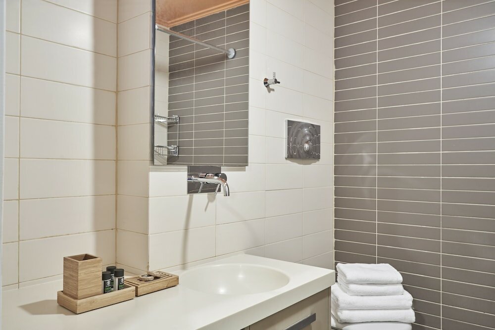 Фото Contemporary Comfy Apt