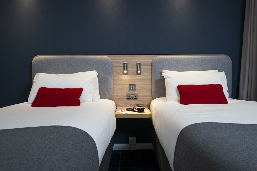 Фото Holiday Inn Express Milton Keynes, an Ihg Hotel