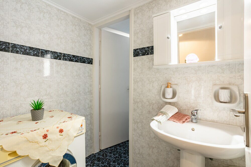 Фото Seaside Family Haven - Avia's Spacious Getaway