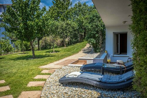 Гостиница Terra Magica Deluxe Apartment & Room with Private Parking, Terrace and Sea View в Риеке