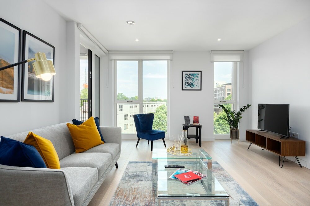 Фото Two Bedroom Serviced Apartment with Balcony in Weymouth Building, Deacon Street