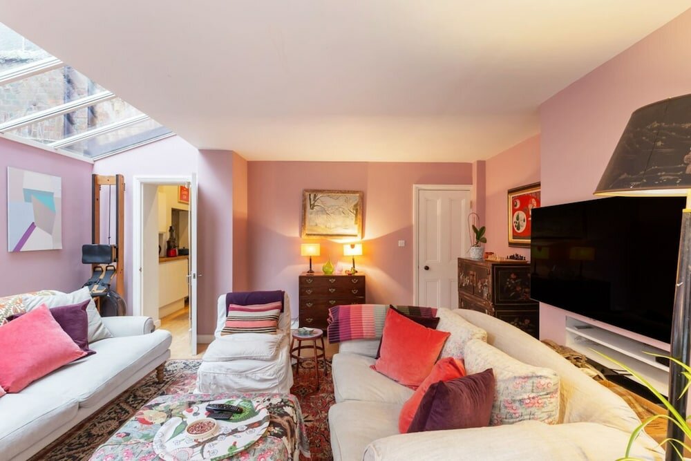 Фото Lovely 4 Bedroom House near Portobello