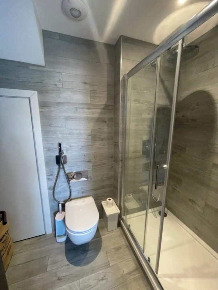 Фото Sleek & Spacious 2bd Flat - Clapham