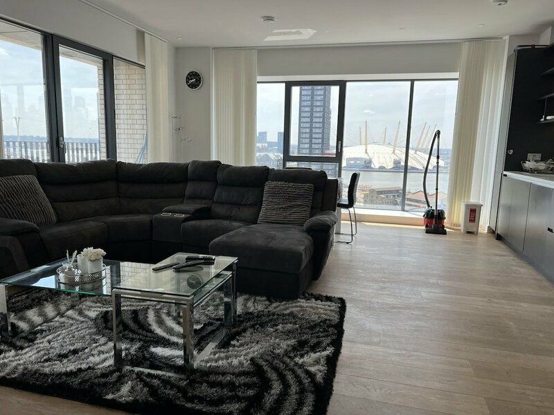 Гостиница Spacious 2 bed With Panoramic Views в Лондоне