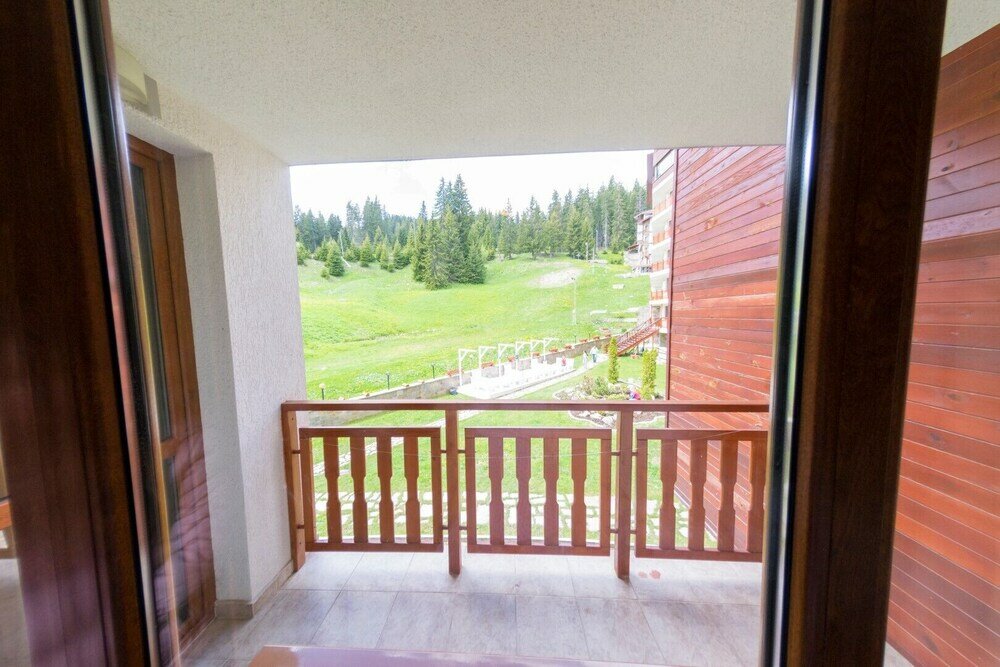 Фото Forest Nook Aparthotel