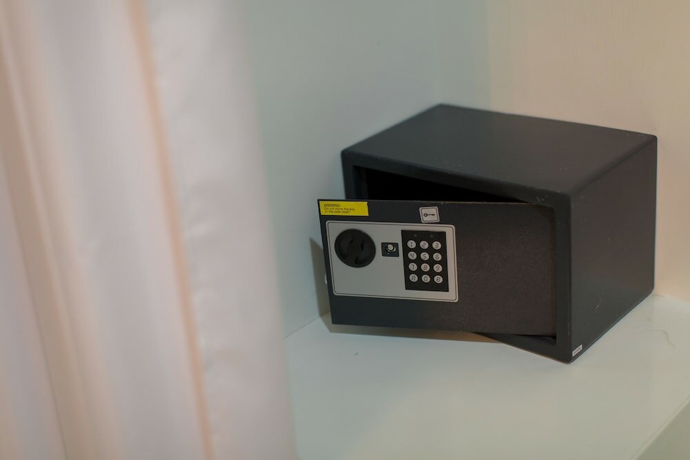 Фото Barefoot Hotel Kalim Beach Front