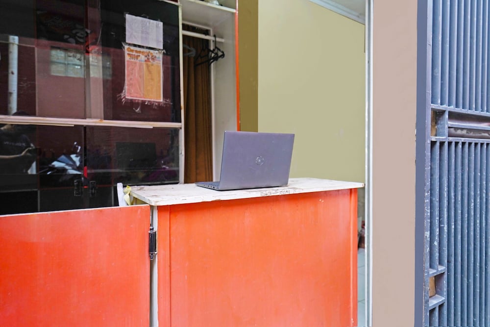 Фото Spot On 91783 Urban Syariah Residence