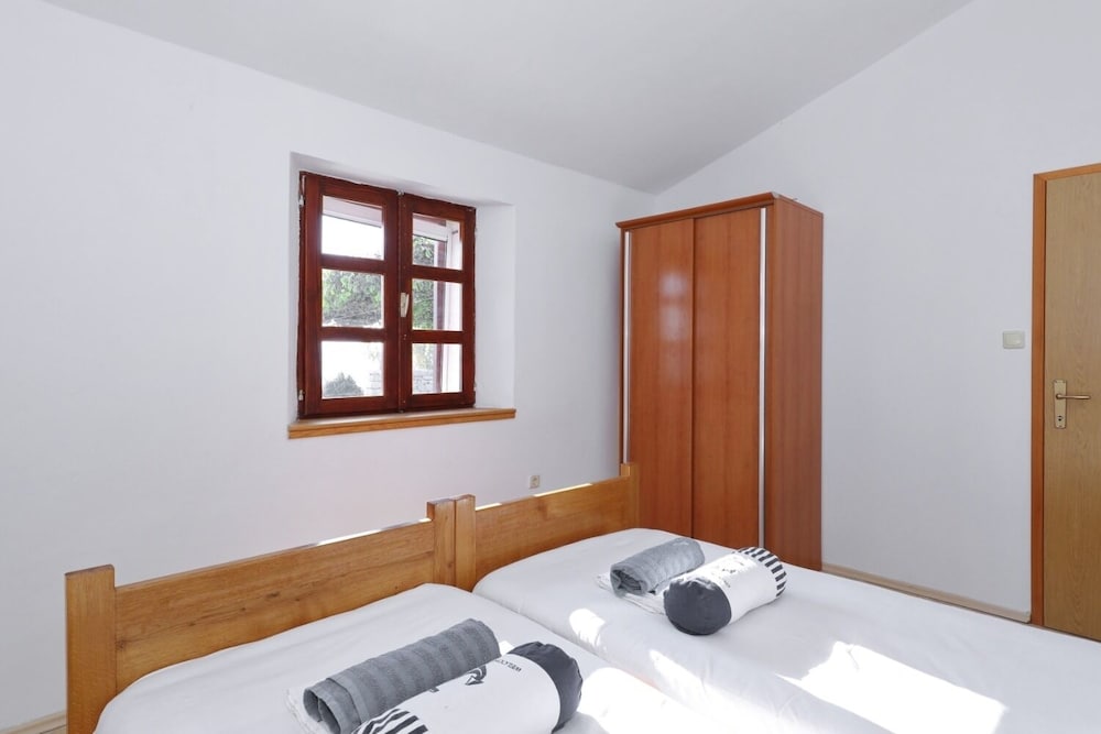 Фото Mari - Whole Island for you - H