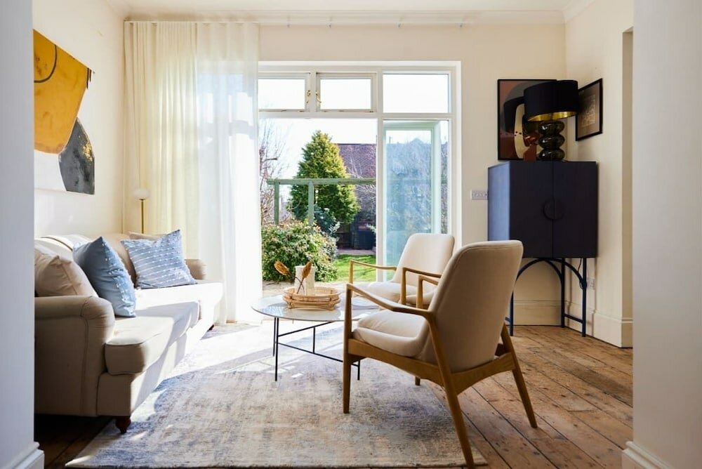 Фото The Barnet Escape - Exquisite 4bdr House With Garden + Patio