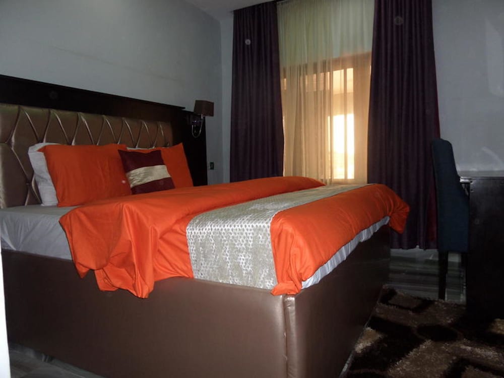 Фото White Court View Hotel