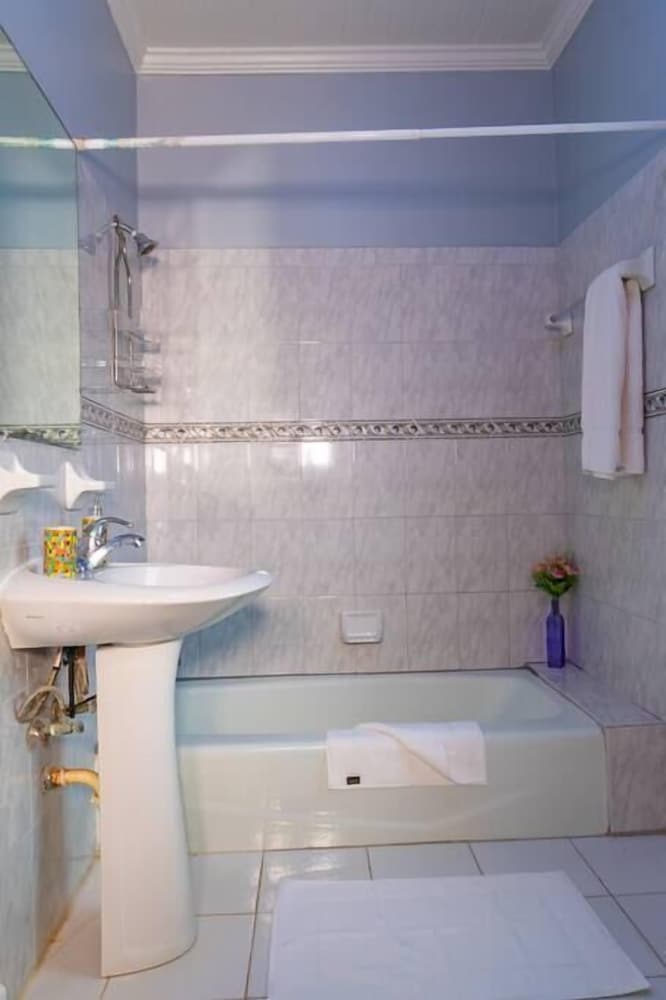 Фото Blue Ocean Village House at Cable Beach