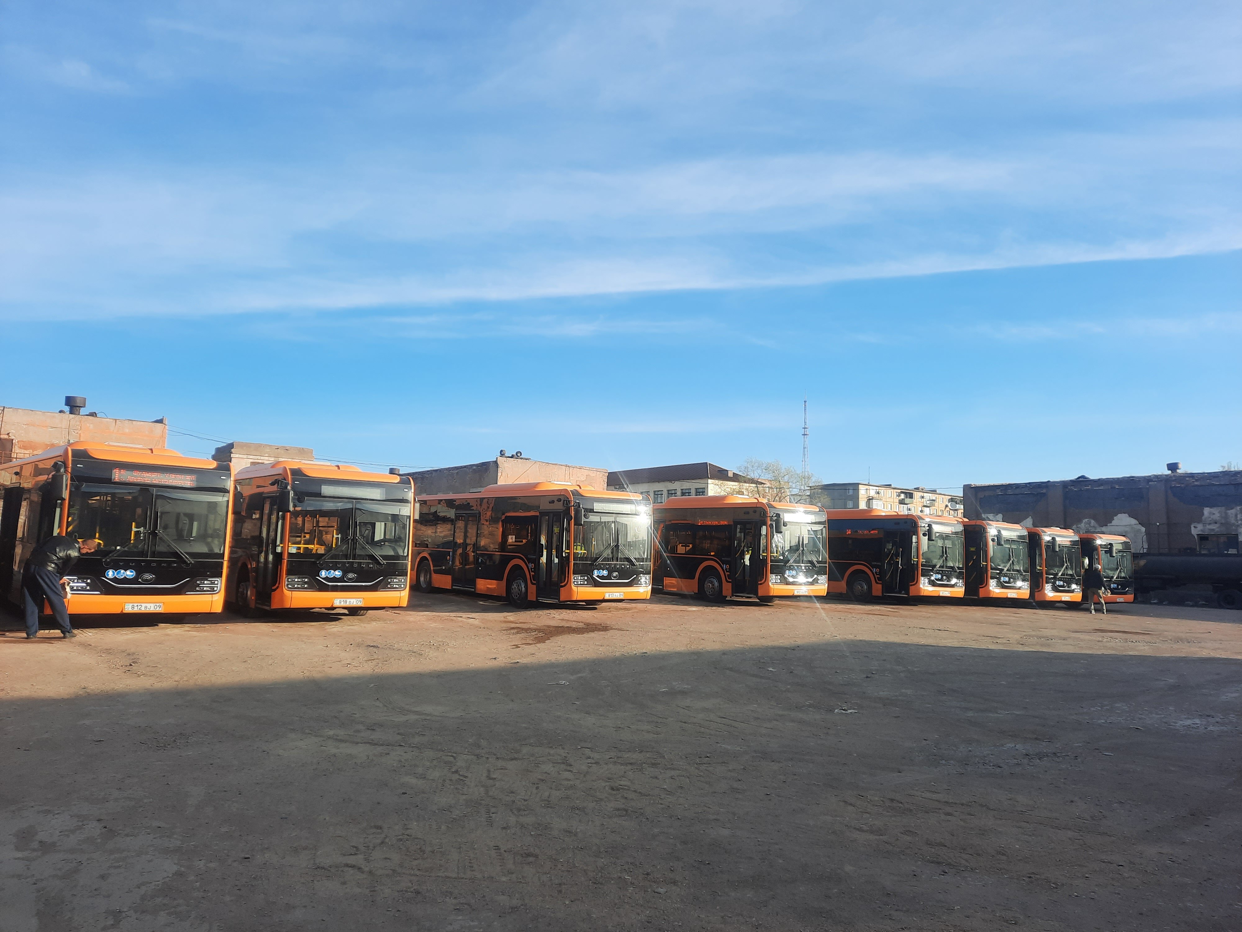 Ерлі-зайыптылардың үлкен пландағы әуесқойлық порно видеосы