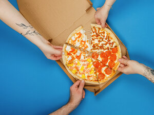 Domino's Pizza (Pieramozhcaw Avenue, 1) ، محل صنع البيتزا