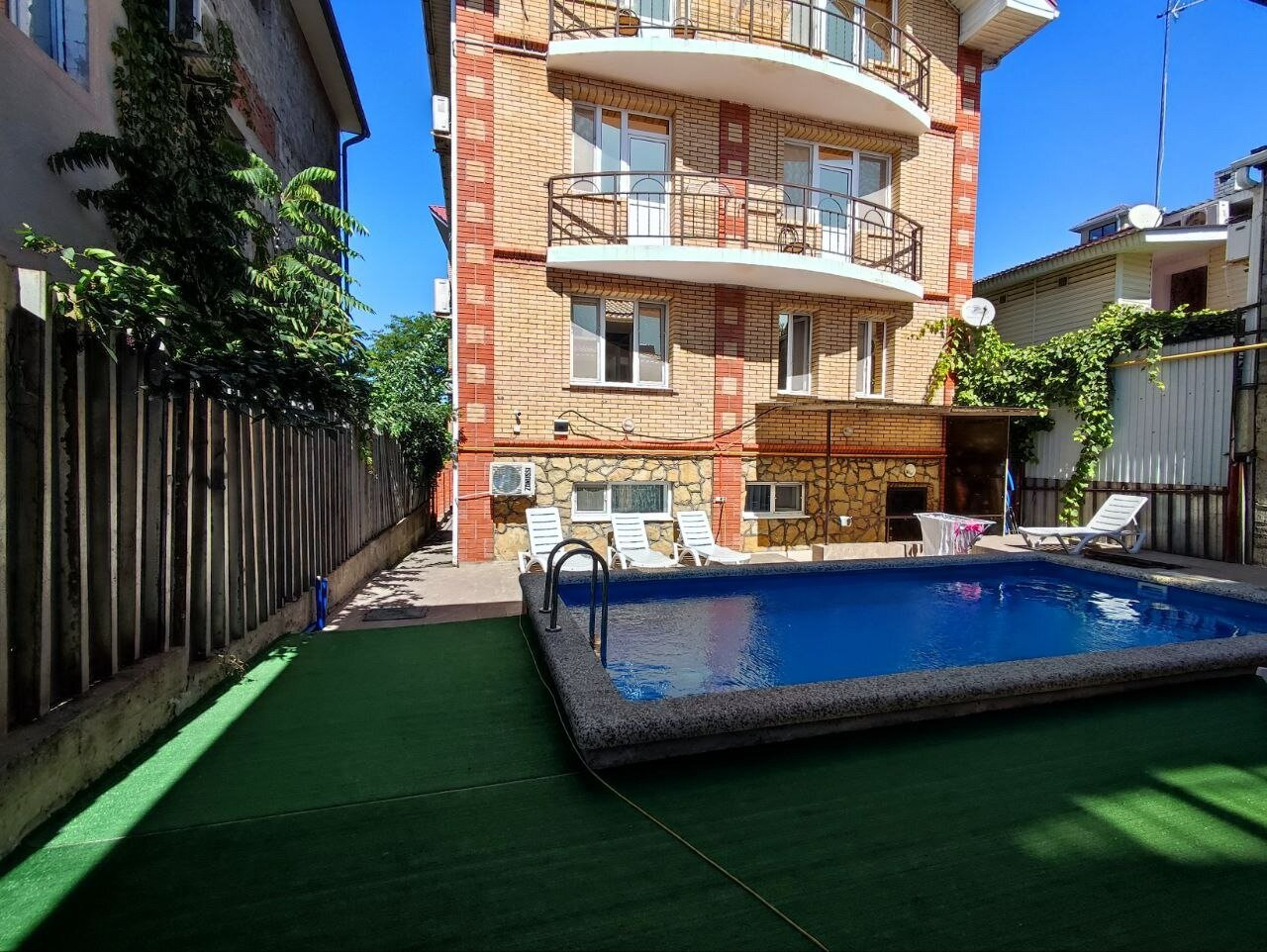 Фото отеля 1