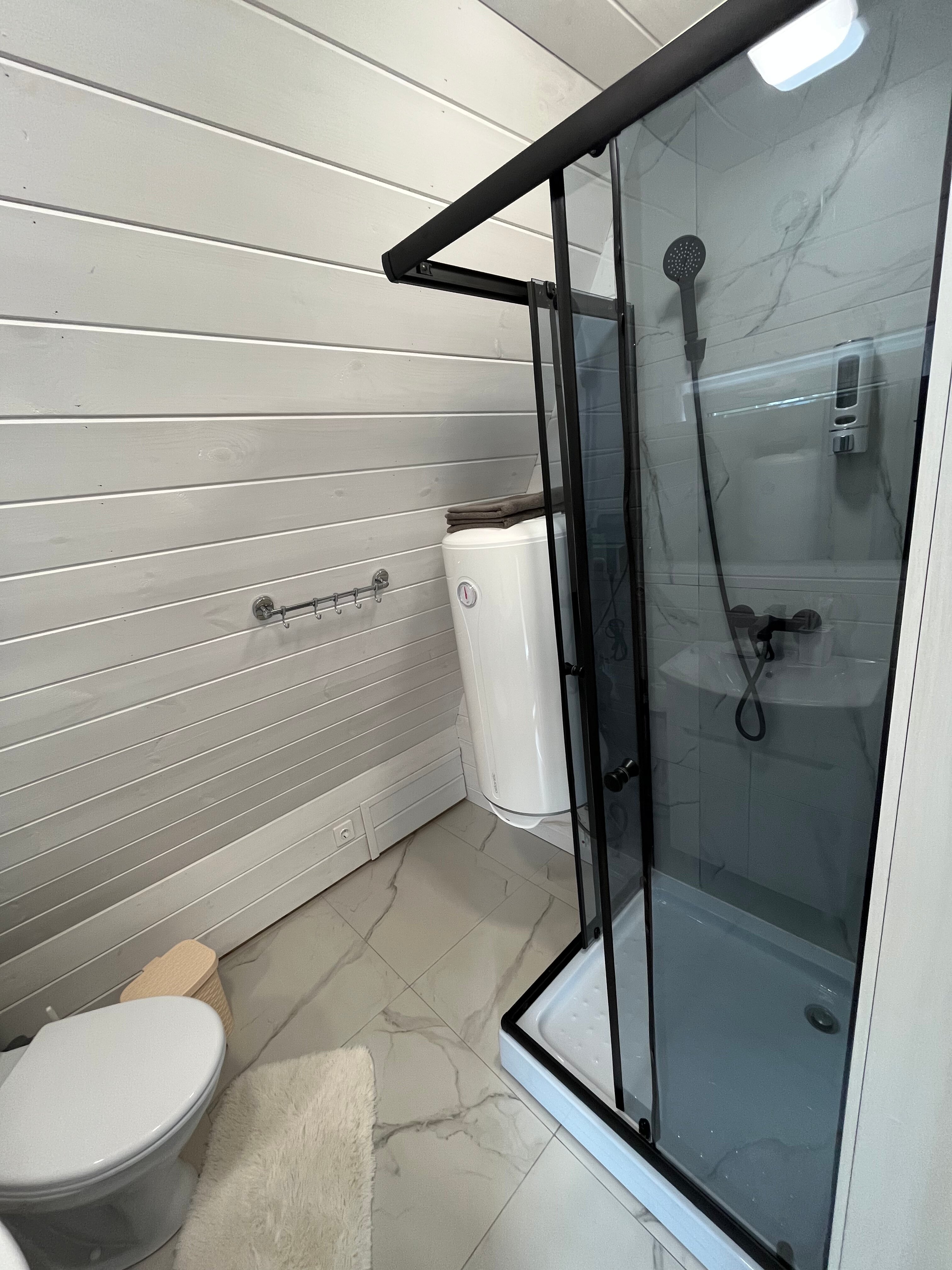 Фото White glamp