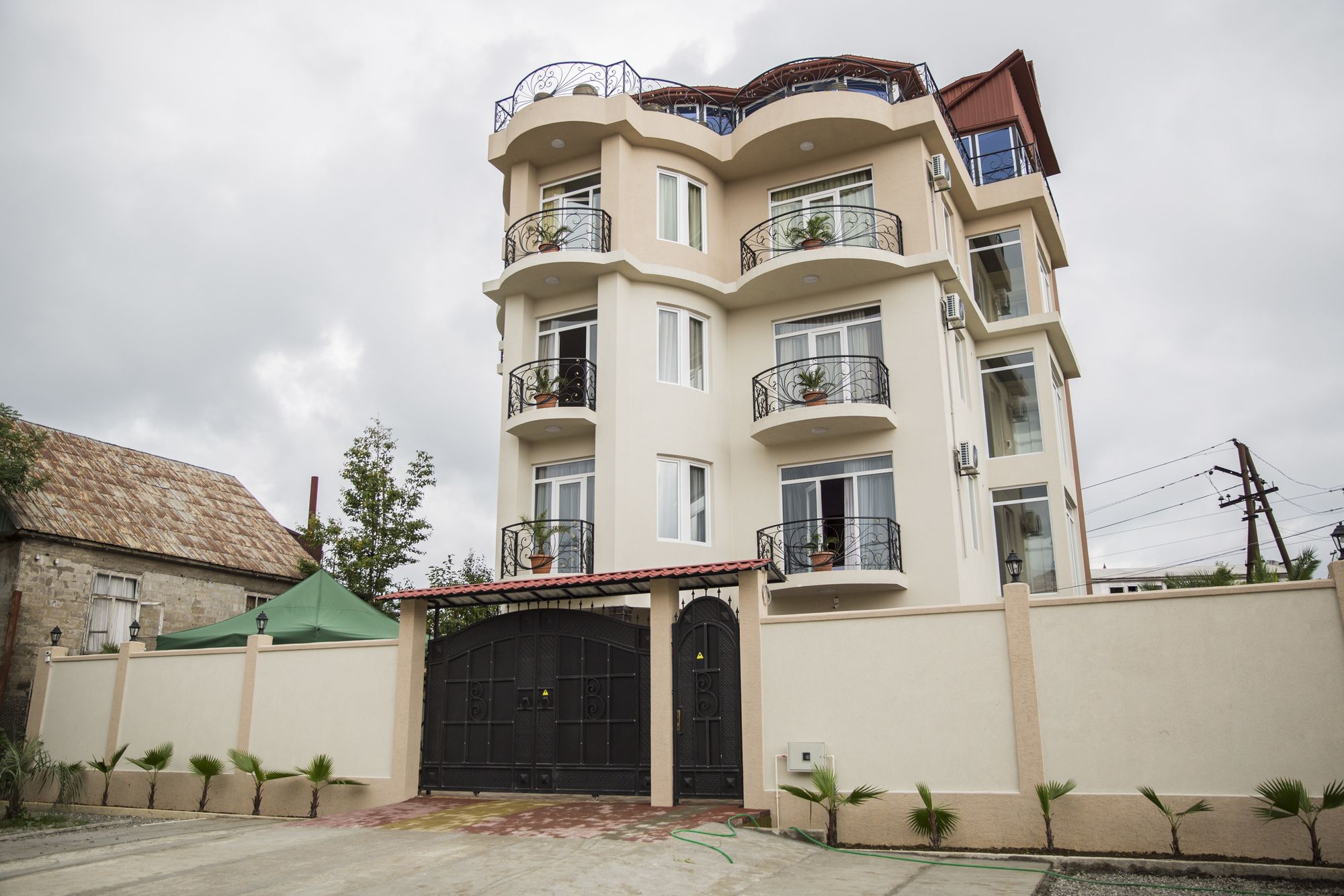 Фото отеля 1