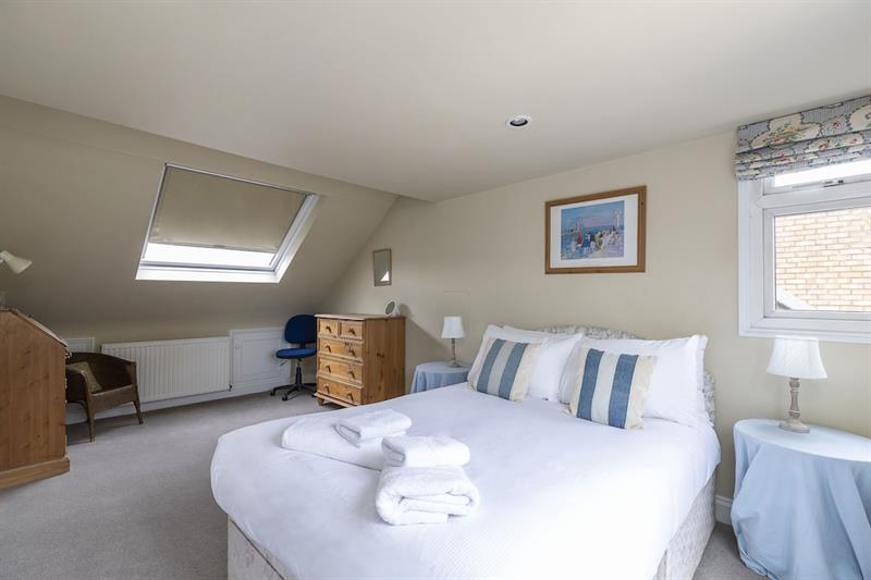 Фото Altido Charming 3 bed house with a rooftop terrace