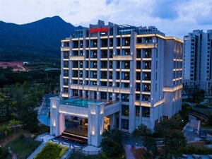 Гостиница Hampton by Hilton Sanya Weiming Lake Park в Санье