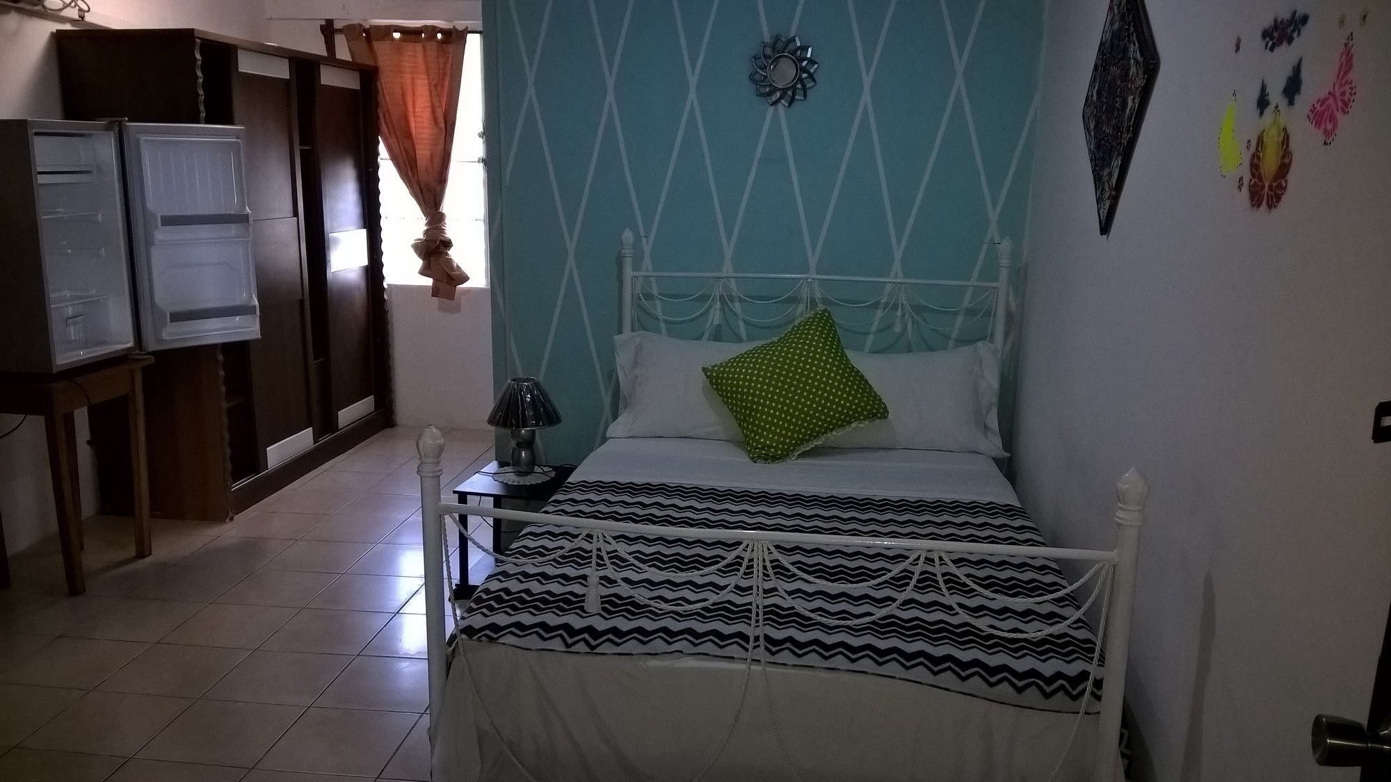 Фото The Red Hut Inn