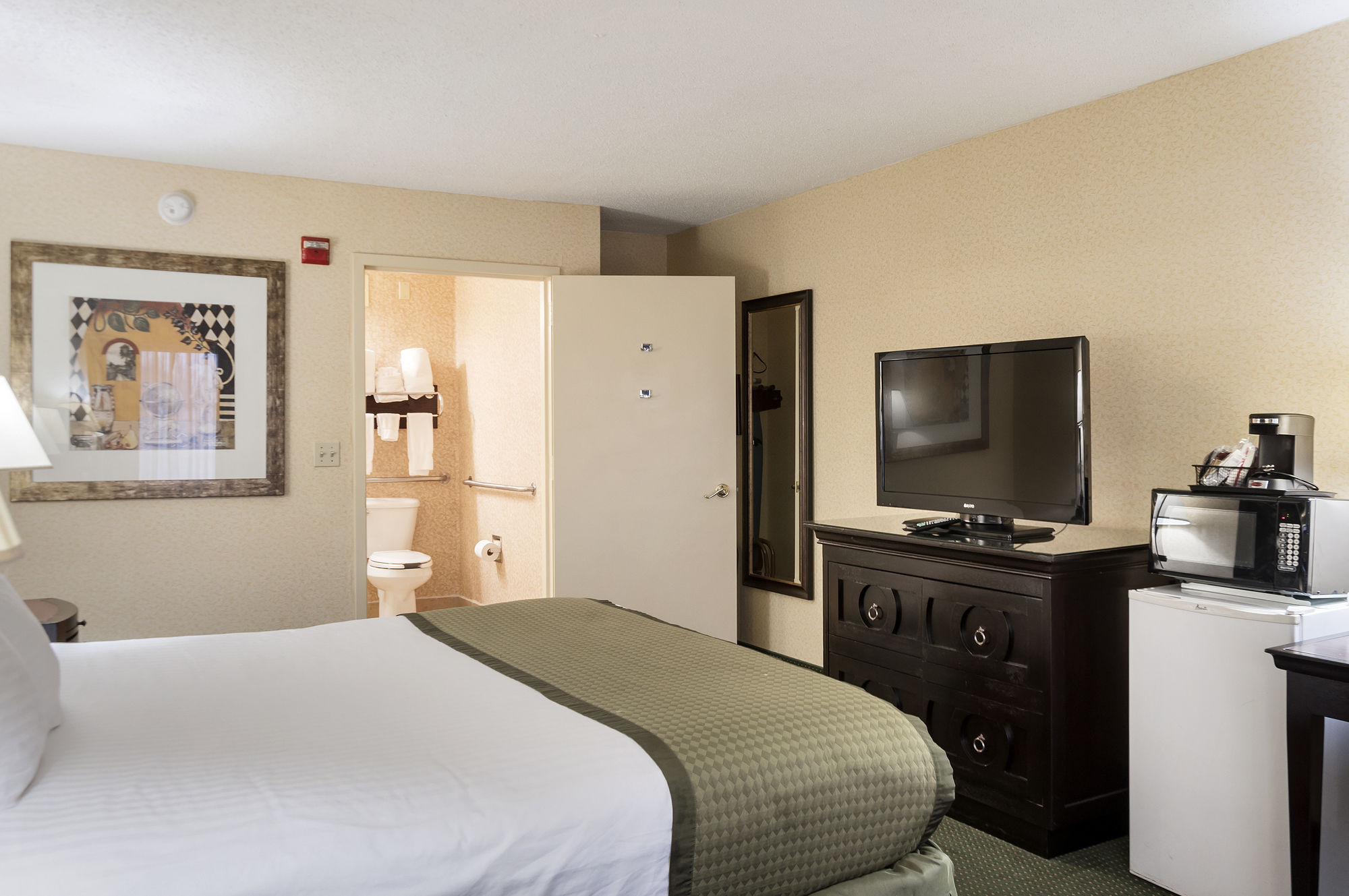 Фото Quality Inn Windsor Mill