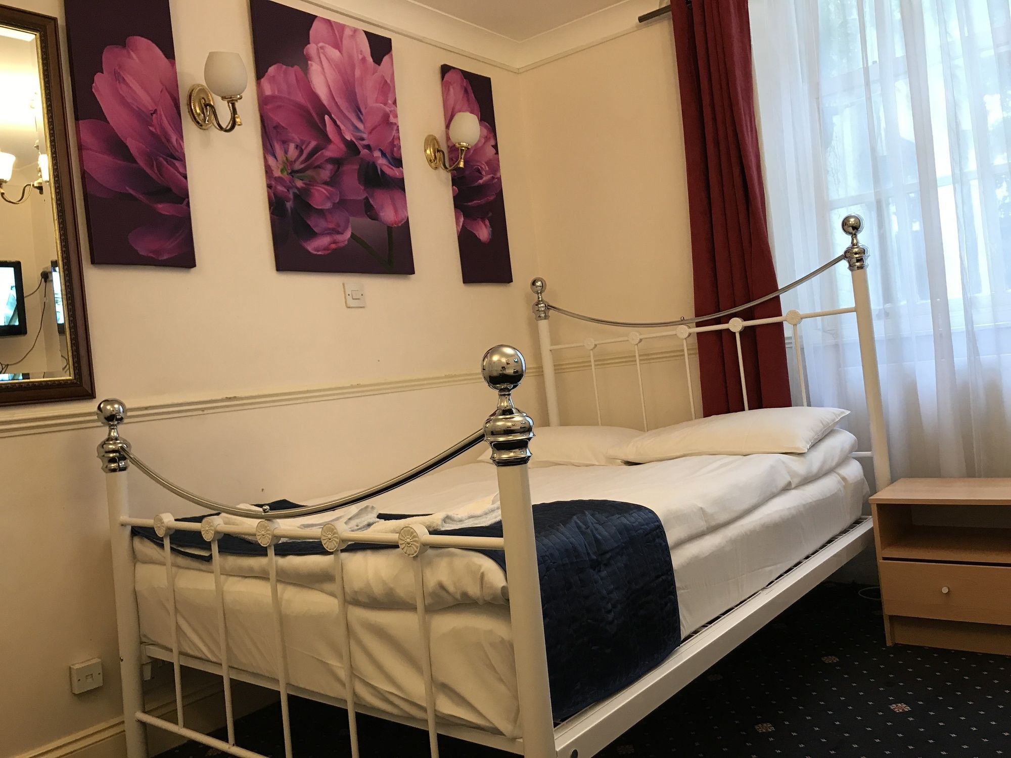 Фото Springfield Hotel London