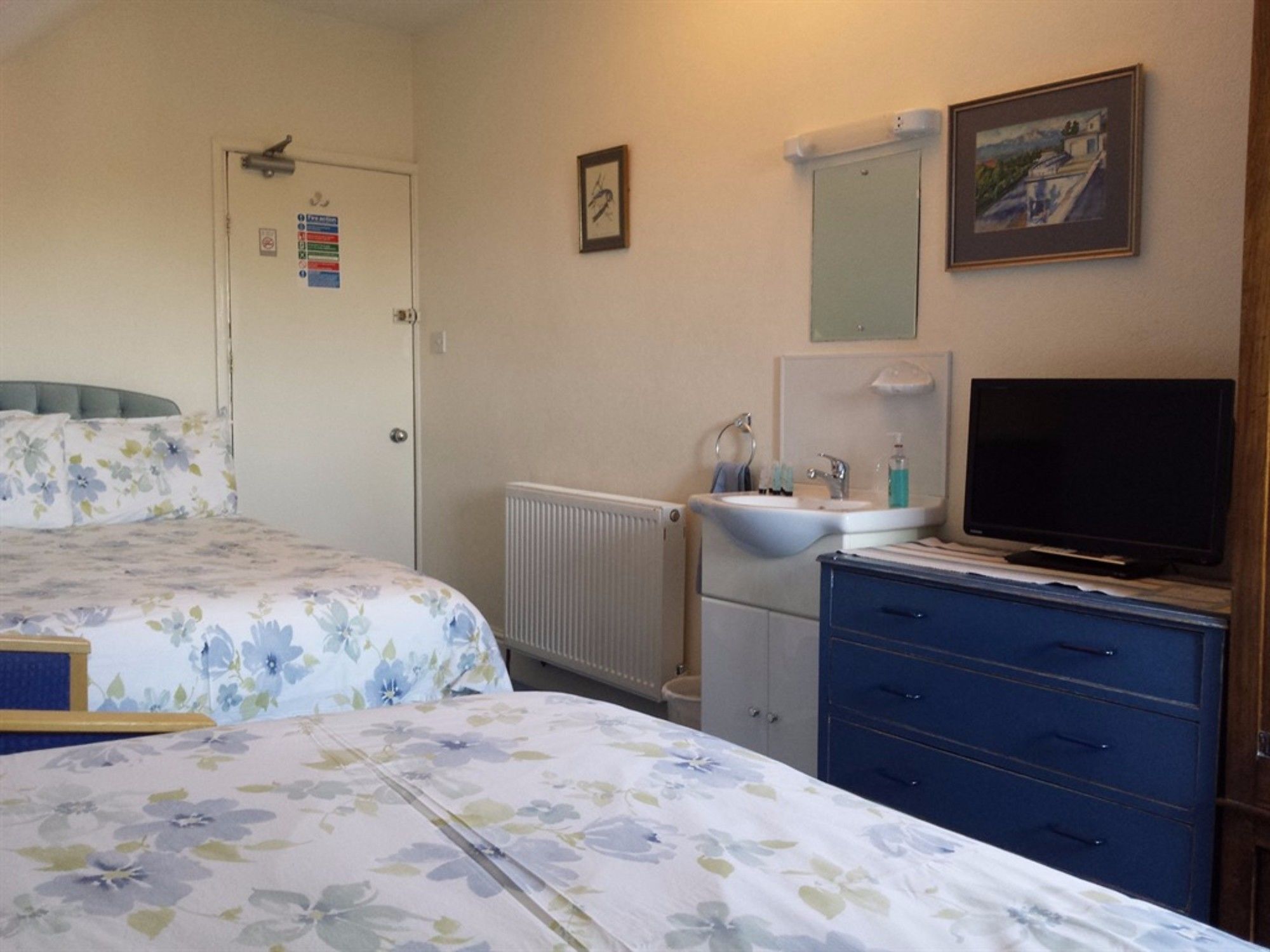 Фото The Ravensbourne Hotel