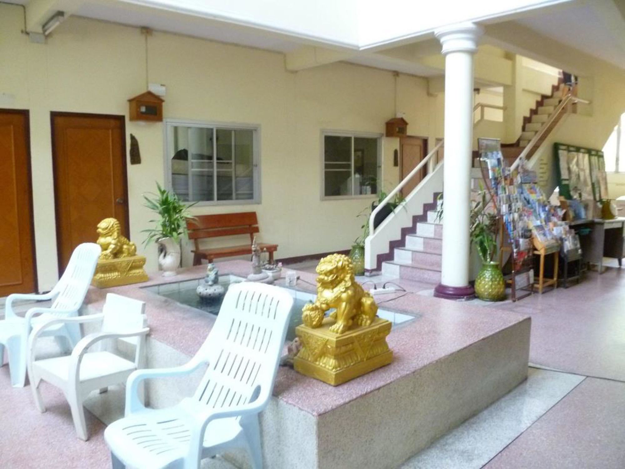 Фото Safe House Court