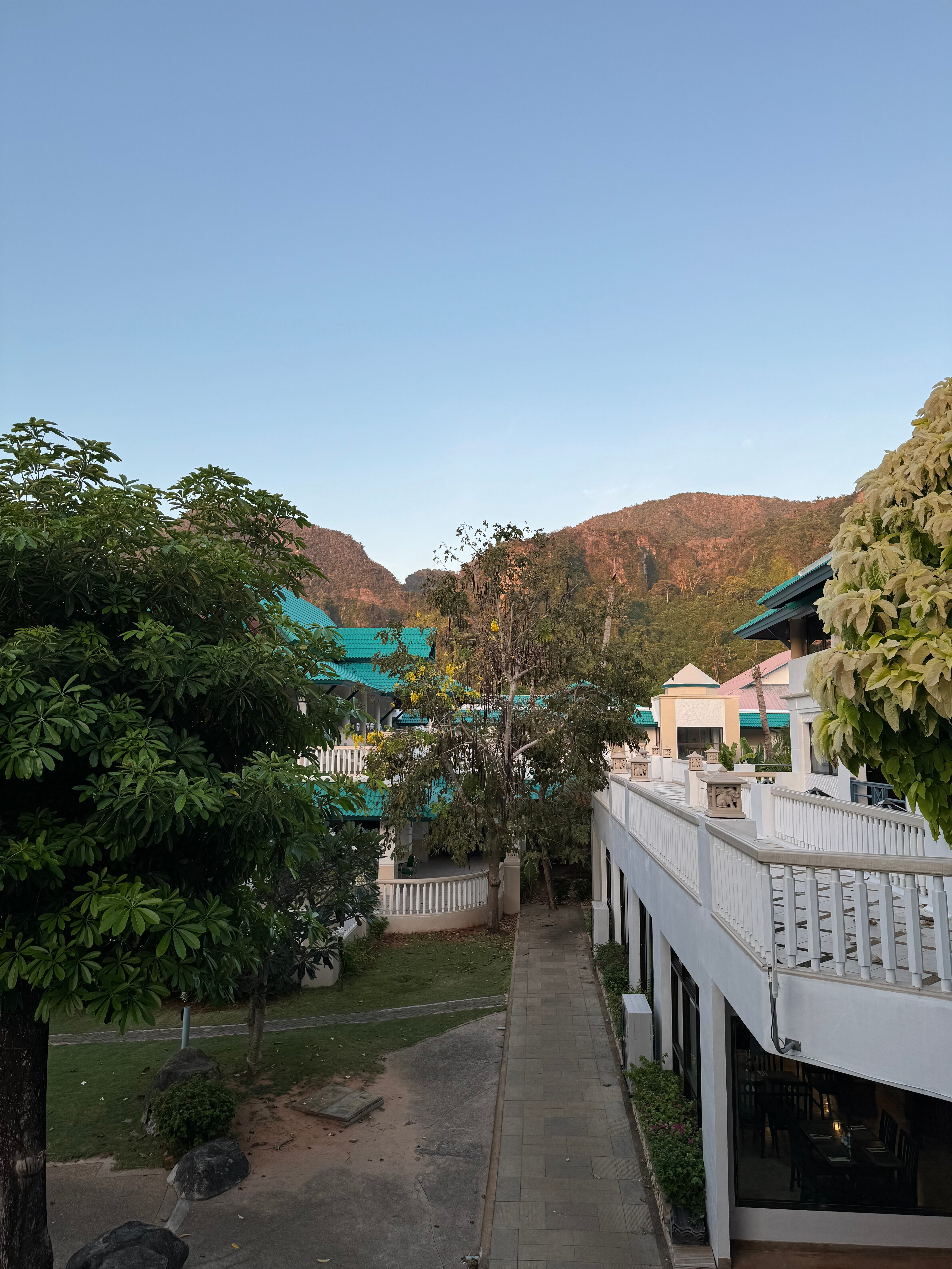 Фото Phi Phi Island Cabana Hotel